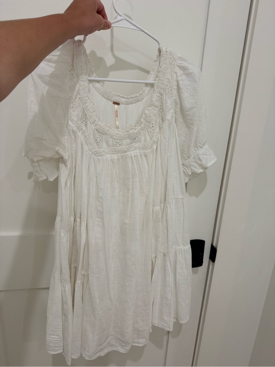 Free People Dresses & Skirts - Free People Cream Eyelet Peasant Top